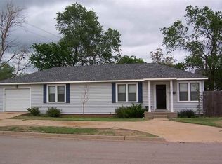 113 E Oak St, Fairview, OK 73737