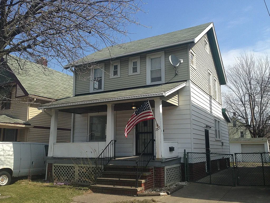 2207 W 105th St photo 1