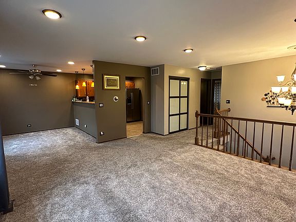 3rd image of 1539 Merrimac Ln S
