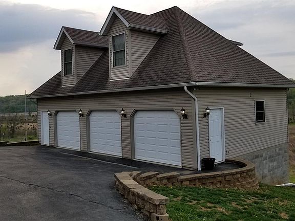 2nd image of 608 W 10th St