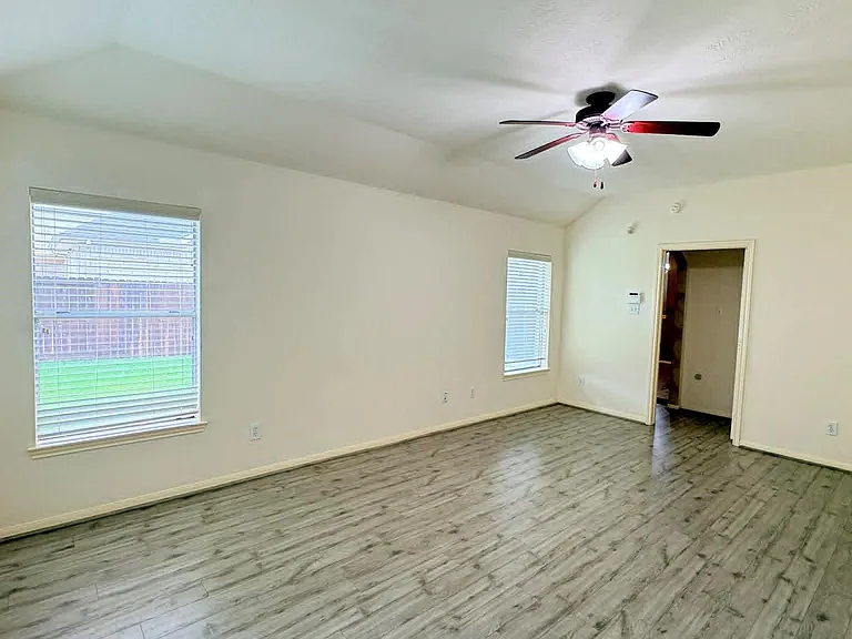 12918 Stratford Mill Ln — Photo 9