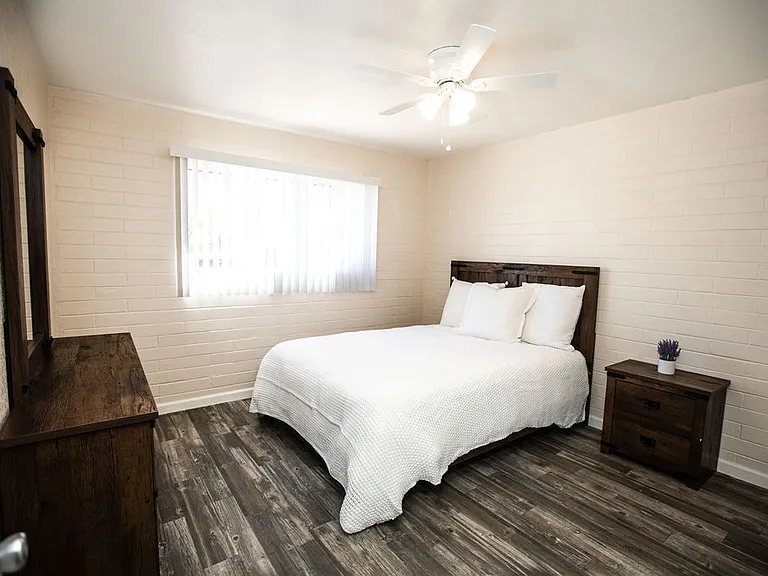University Gardens Apartments — Photo 8