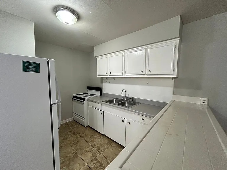 1419 Hyde Park — Photo 34
