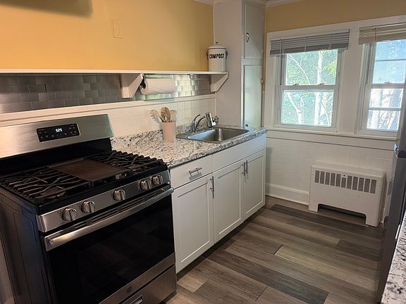 3rd image of 218B Bradford Rd