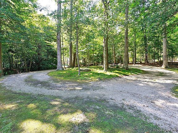 5th image of 102 Aspen Ct