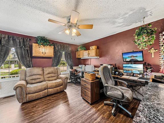 3rd image of 2713 Bloomfield Dr