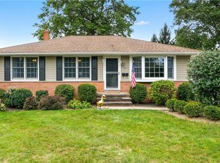 114 S Point Dr, Avon Lake, OH 44012