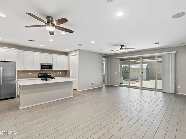 12101 E Ryscott Cir, Vail, AZ 85641
