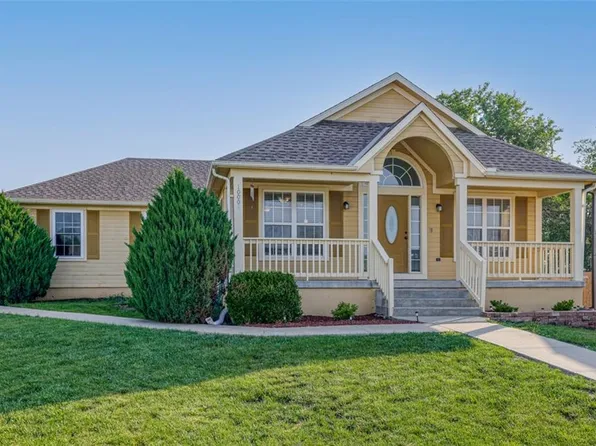 10006 Karyn Ct, Peculiar, MO 64078