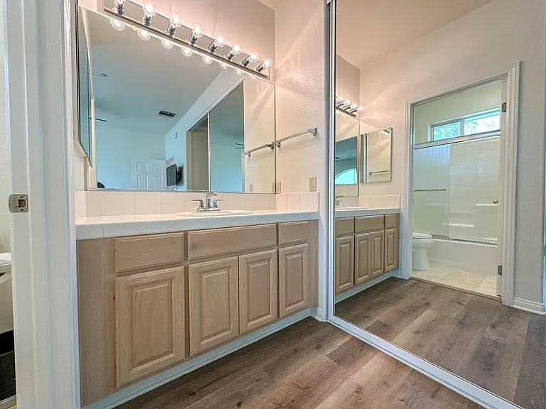 427 W Doran St #106 — Photo 13