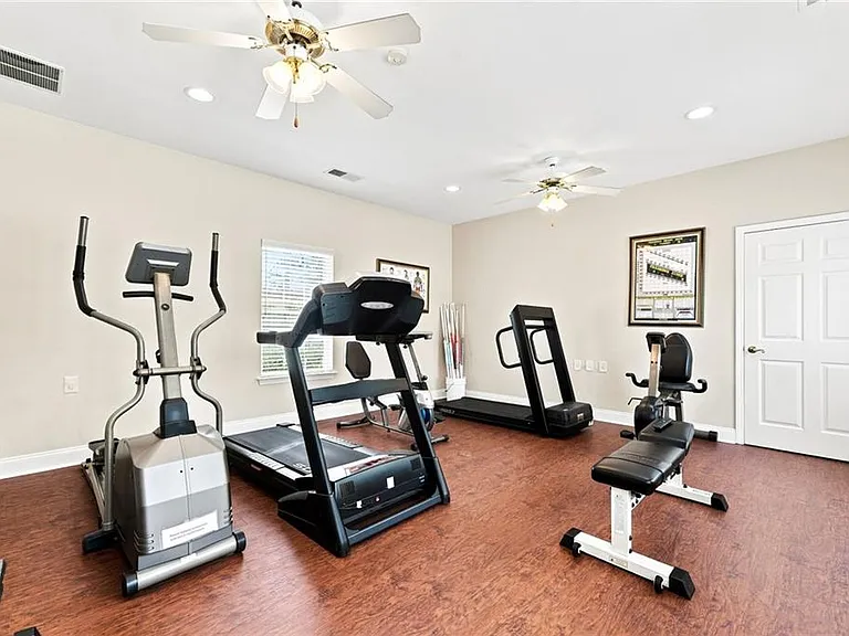 3204 Village Ln — Photo 45