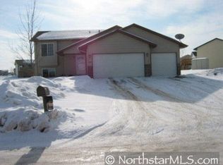 800 Marigold Dr, Cambridge, MN 55008