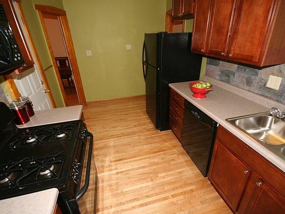 3rd image of 919 Dayton Ave #1