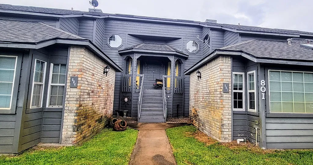 2 bed, 2.5 bath, 1457 sqft, $1,800 — Photo 2