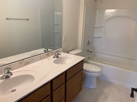 2532 Red Bud Lane - Fordham II Under Construction - Dual Vanity Master Bath