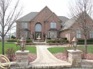 53243 Pondview Dr, Shelby Township, MI 48316