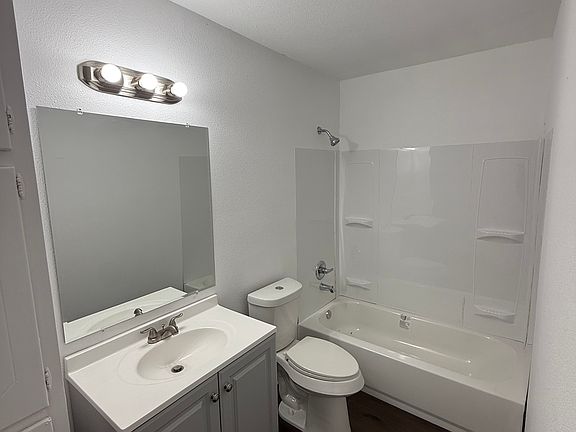 3rd image of 300 W Valley Rd #8