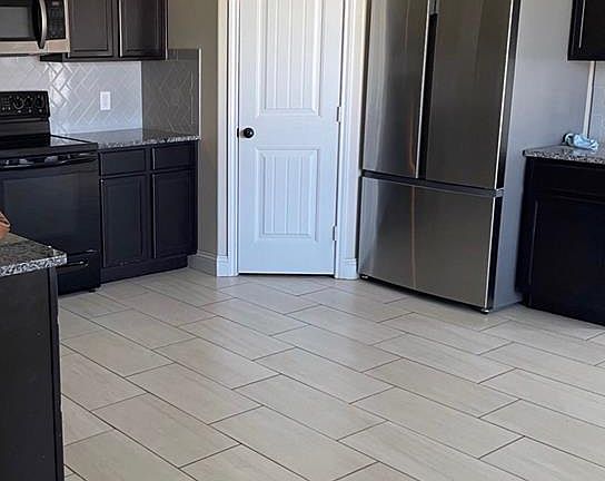 5th image of 807 E 99th Ct