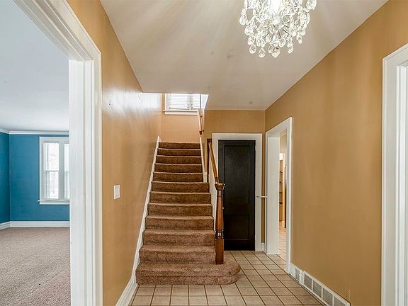4th image of 244 Woodbine Ave SE