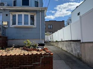 6050 59th Dr #1, Maspeth, NY 11378