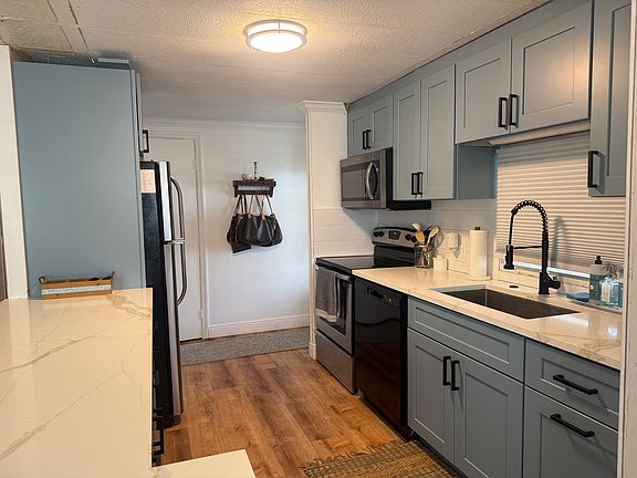5th image of 4144 Royal Manor Blvd