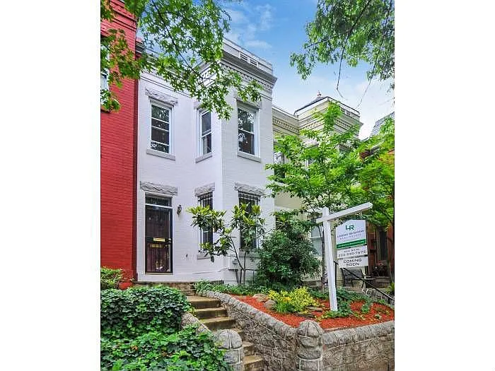 425 15th St SE photo 1