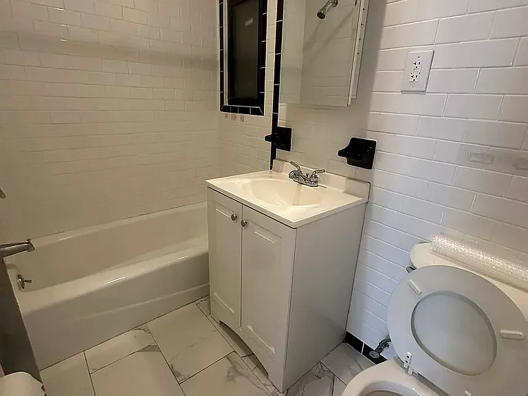 449 E 84th St #3A — Photo 1