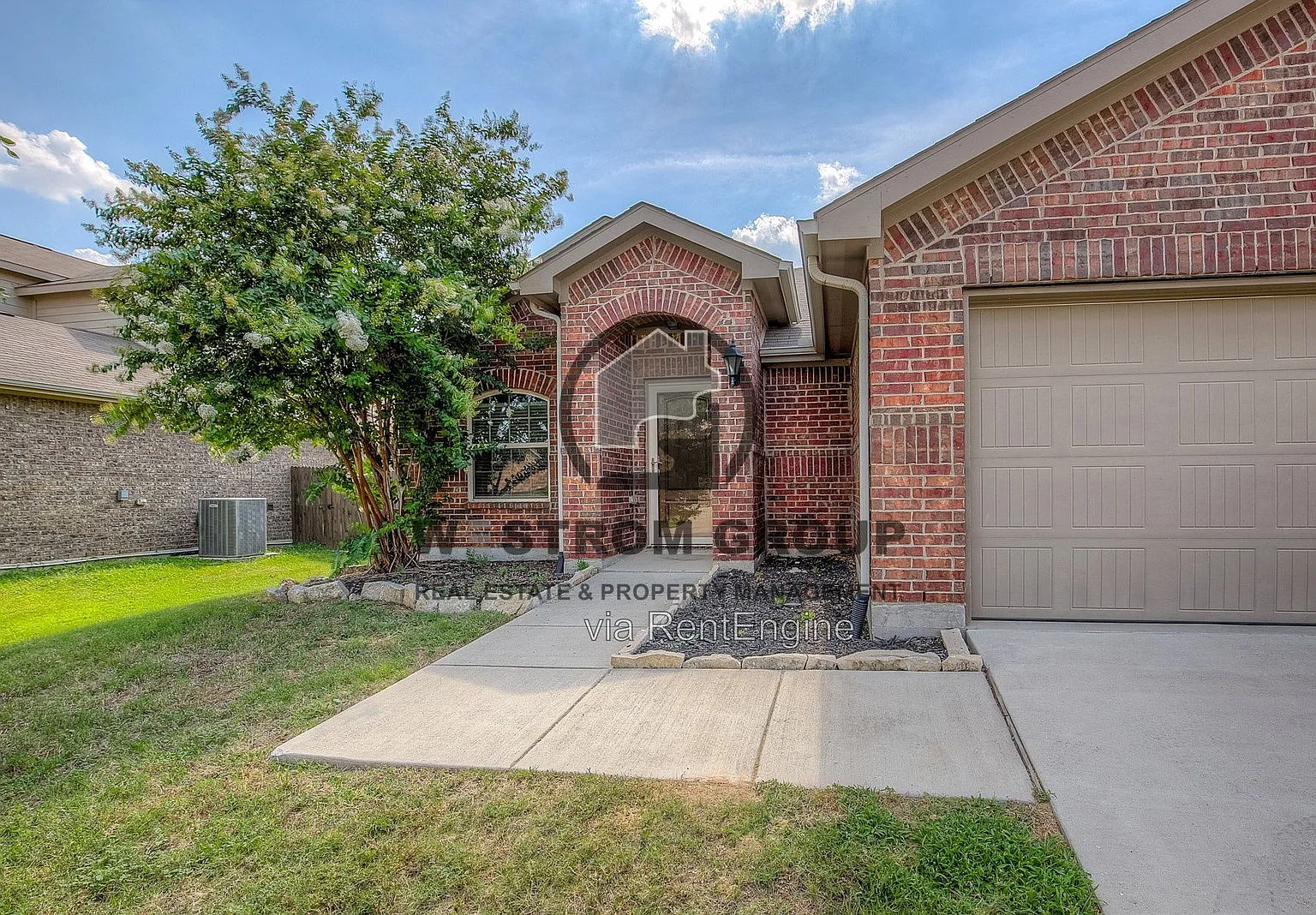 3 bed, 2.0 bath, 1390 sqft, $2,045 — Photo 4