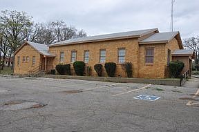 3rd image of 702 N Gaston Ave