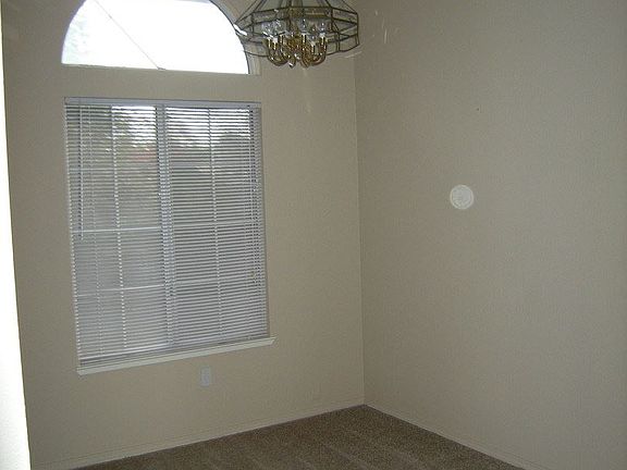 4th image of 392 Shannon Dr