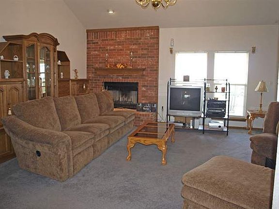 4th image of 106 NW Valleybrook Dr