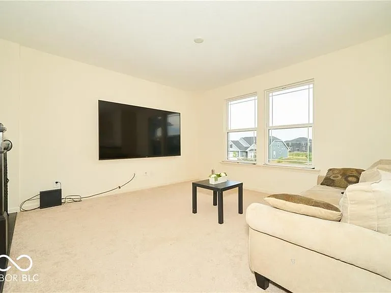 8255 Carnegie Ln — Photo 5