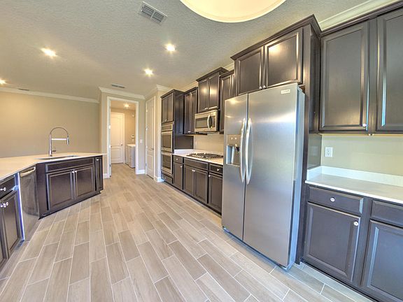 3rd image of 318 Rivercliff Trl