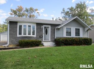 3437 Clover Hills Dr, Bettendorf, IA 52722