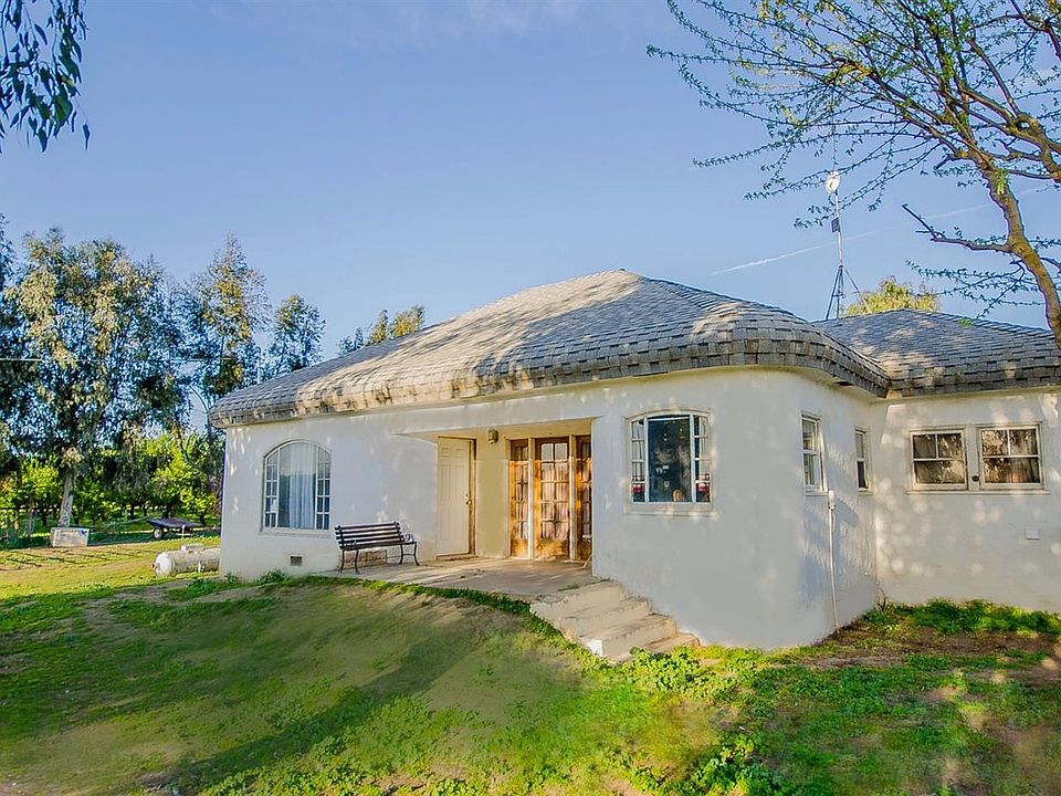 2nd image of 3718 Downie Rd