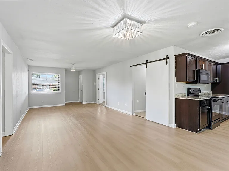 2607 Clearview Cir — Photo 5
