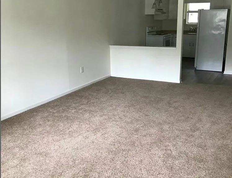 1627 Beaverdam Rd — Photo 2
