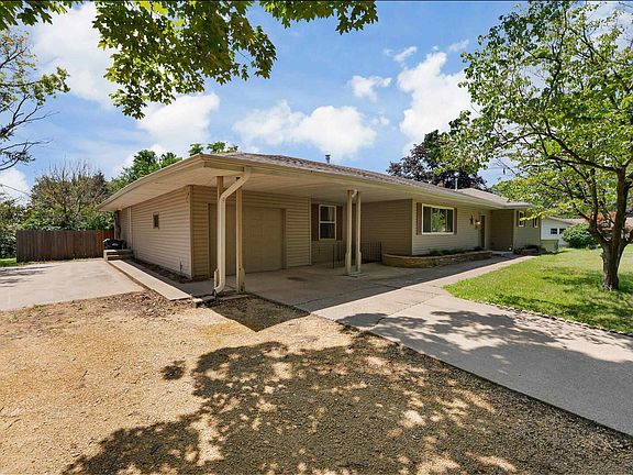 2nd image of 515 Woodland Dr