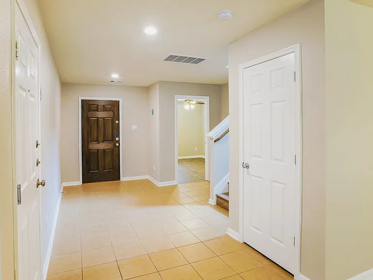 8011 Bunch Grass Ln — Photo 4