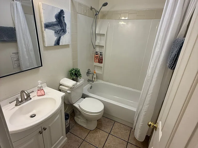 1435 Denali St — Photo 5