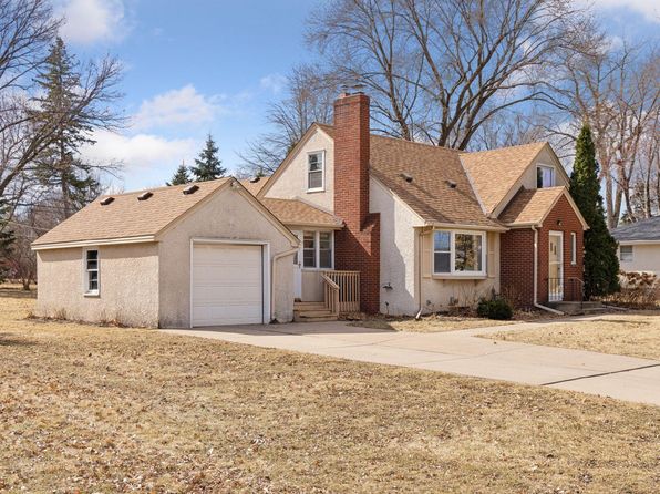 1166 Sherren St W, Roseville, MN 55113