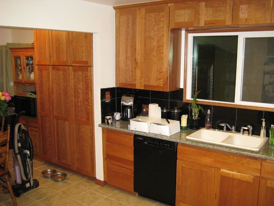 2nd image of 1621 Vernon St