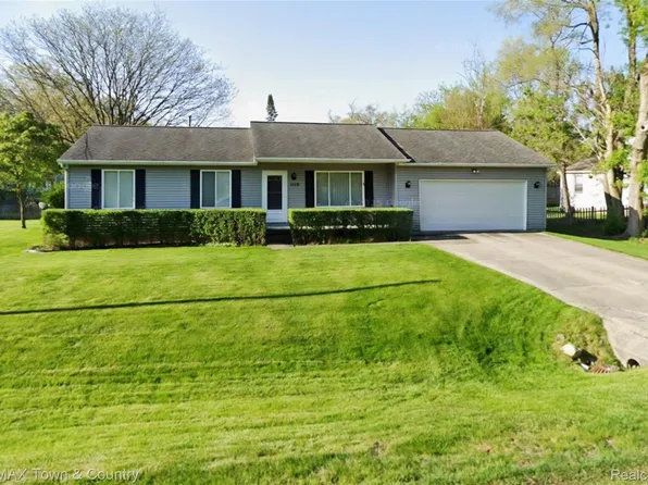 1110 Washington Dr, Flint, MI 48507