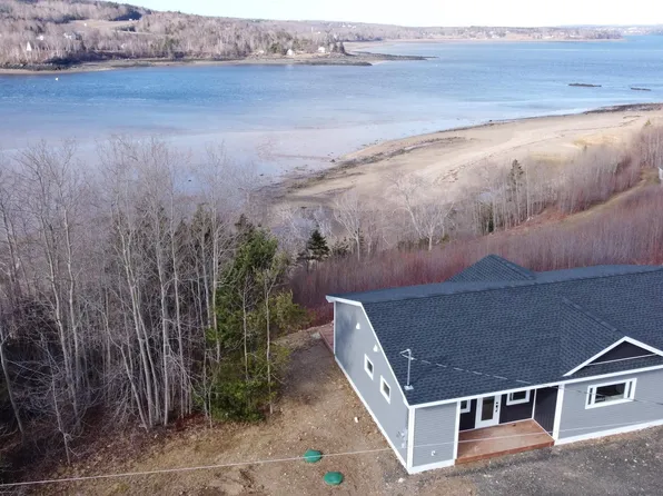 41 Colonial Arms Dr, Deep Brook, NS B0S 1J0