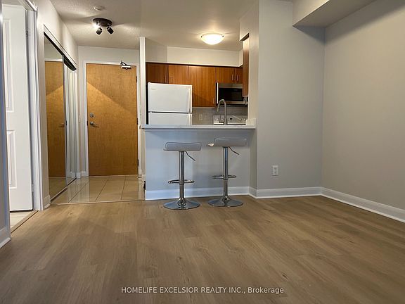 4th image of 4968 Yonge St #1015
