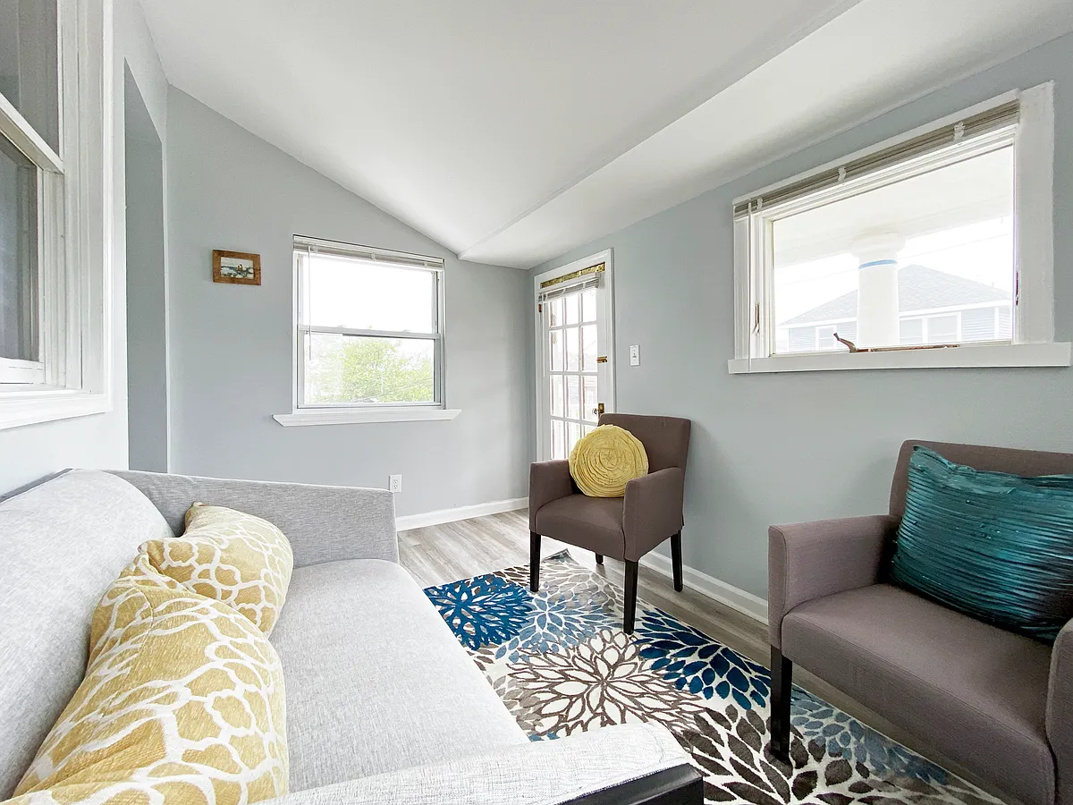 Building Photo - 9 N Weymouth Ave #B