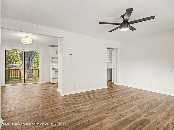 5th image of 4371 Rexford Ave