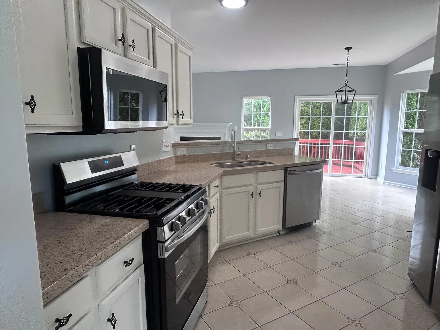 3 bed, 2.5 bath, 2174 sqft, $2,500 — Photo 2