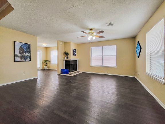 2nd image of 823 Wyndham Pl
