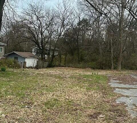 4th image of 4310 Woodlawn Pike